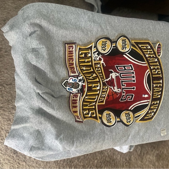 Gray Chicago Bulls Sweater - Picture 6 of 6